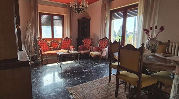 Appartamento trilocale in vendita in Massa