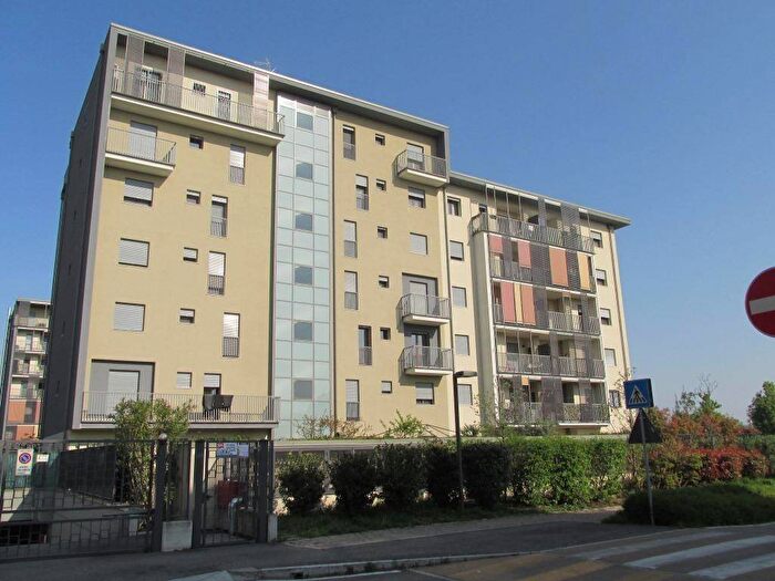 Appartamento trilocale in affitto in via TRENTO, Area Lavanderie Redecesio, Segrate