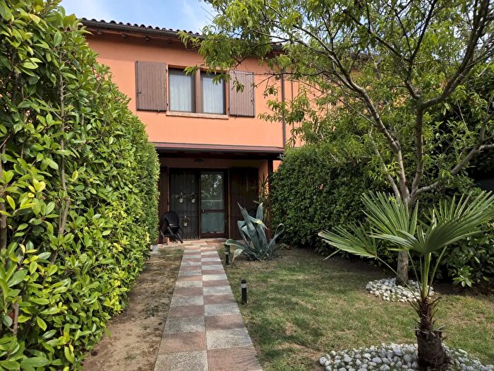 Casa con 6 locali in vendita in Via del Tiglio, Imola