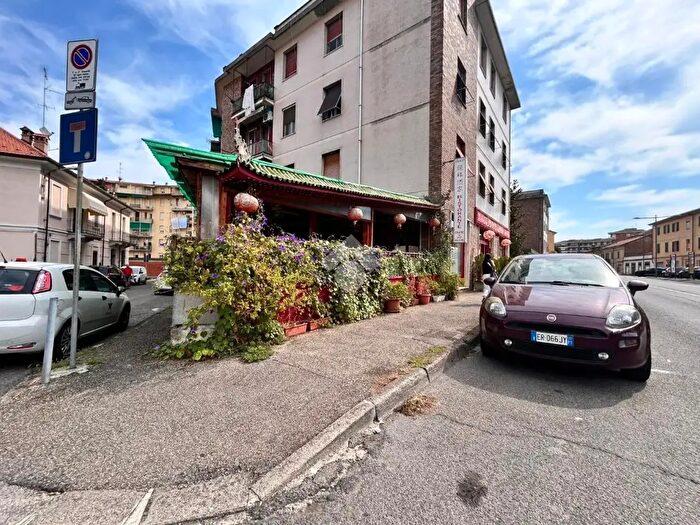 Appartamento con 8 locali in vendita in Largo Europa, Tortona
