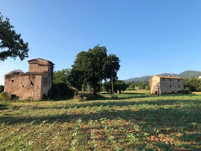 Casa con 12 locali in vendita in Vocabolo Raggio, Massa Martana