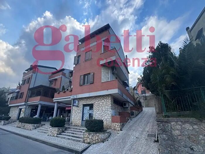 Casa con 6 locali in vendita in Cerisano Via San Pietro Snc, Cerisano