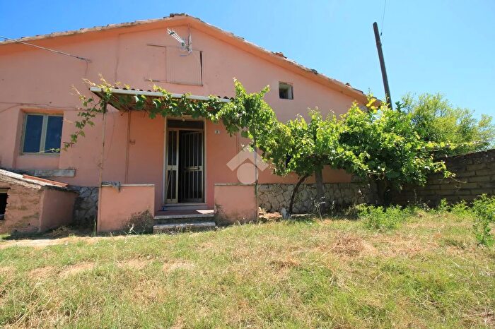 Casa con 5 locali in vendita in Localita San Valeriano, Canino