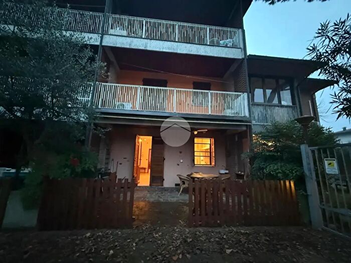 Appartamento trilocale in vendita in Viale Tito Speri, Ravenna