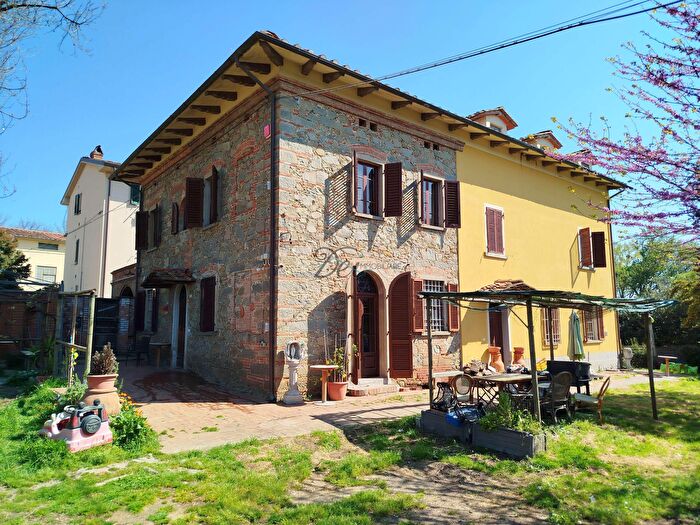 Casa con 10 locali in vendita in Via di Tappo, Altopascio