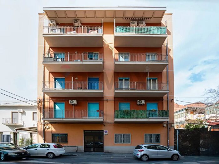 Appartamento con 5 locali in vendita in Via Riccardo Quartararo, Catania