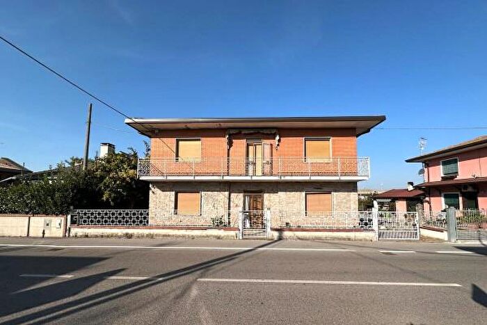 Casa con 6 locali in vendita in Via Romea, Taglio Di Po