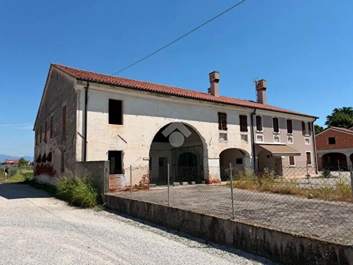 Casa con 7 locali in vendita in Via Sile, Vedelago