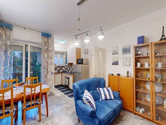 Appartamento trilocale in affitto in Via Privata Piero Martinetti, Piazzale Siena, Milano