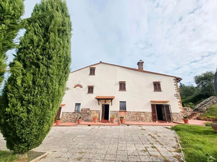 Casa con 14 locali in vendita in Via dello Stracchino, Pontassieve