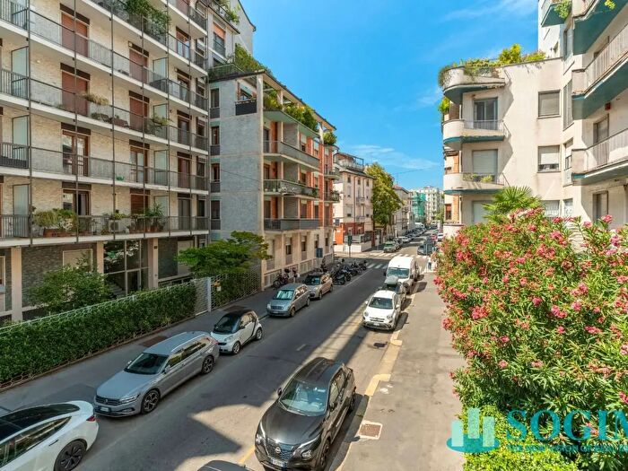 Appartamento trilocale in vendita in Via Marcona, Milano