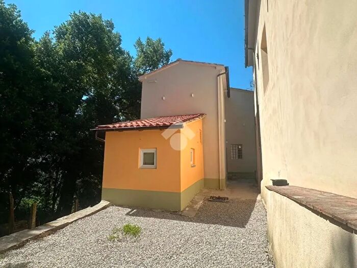 Casa trilocale in vendita in Via Villa di Piteccio, Pistoia