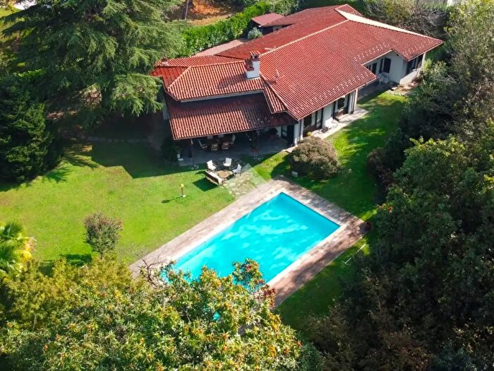 Casa con 8 locali in vendita in Via Consorziale del Tee, Luvinate