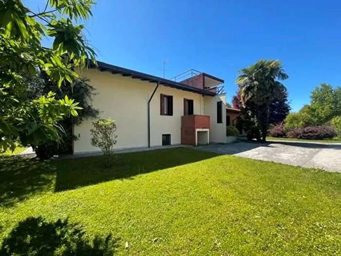 Casa con 6 locali in vendita in Via Formaci, Seveso