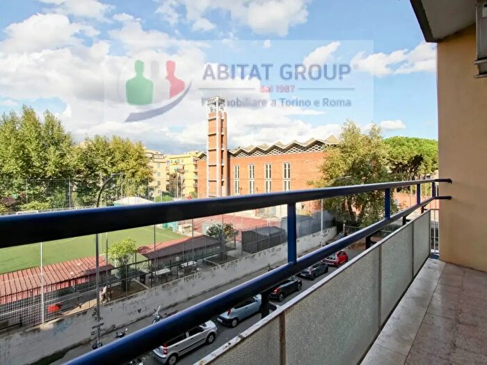 Appartamento trilocale in vendita in Via Facino Cane, Roma