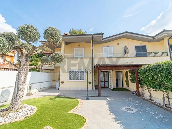 Casa quadrilocale in vendita in Via Svetonio, Guidonia Montecelio