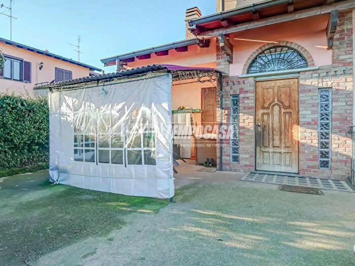 Casa quadrilocale in vendita in Via Armando Diaz C, Robecchetto Con Induno