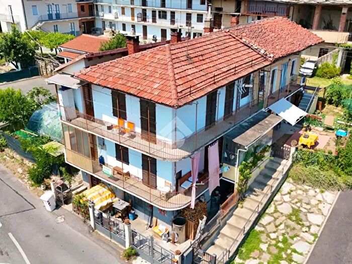 Casa con 8 locali in vendita in Via Villar Grande, Coazze