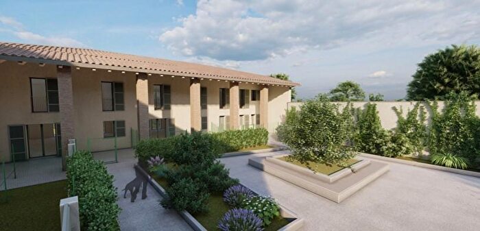 Casa quadrilocale in vendita in Strada Argini, Parma