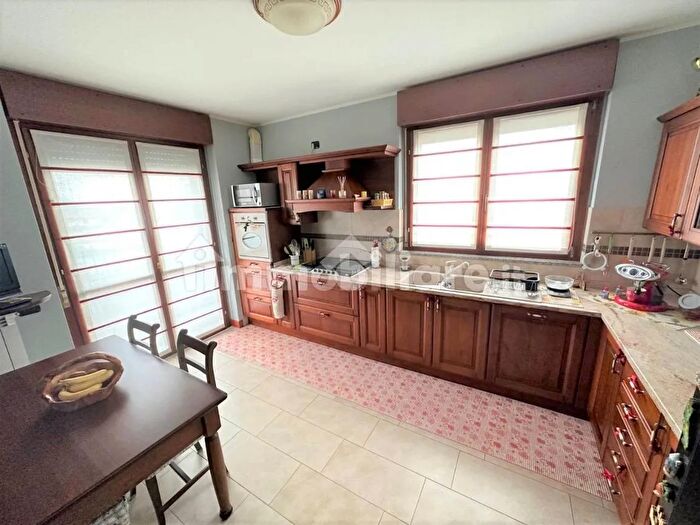 Appartamento quadrilocale in vendita in Via Maggio, Vittuone