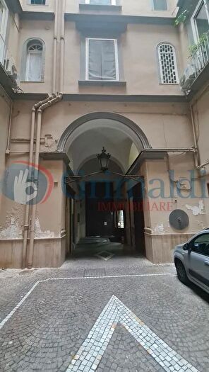 Appartamento quadrilocale in vendita in Via G Bruno, Napoli