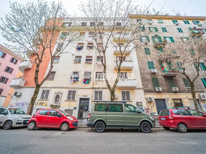 Appartamento trilocale in vendita in Via della Marranella, Roma