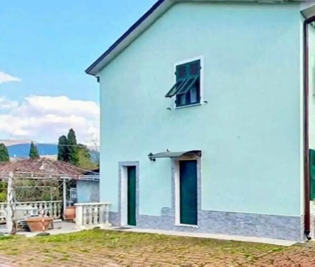 Casa con 9 locali in vendita in Via Montecavallo, Sarzana