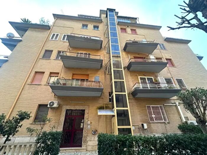 Appartamento trilocale in vendita in Via Pietro Rosa, Roma