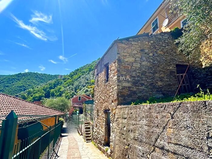Casa bilocale in vendita in Via Gilberto Govi, Avegno