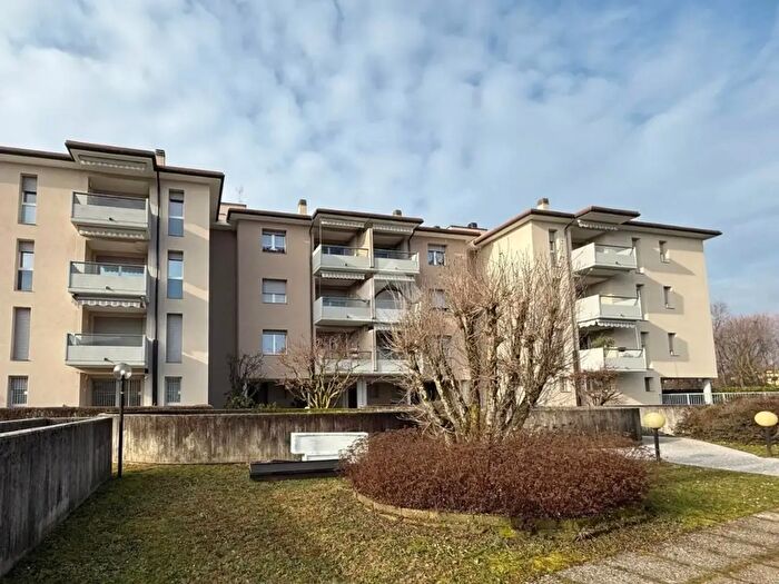 Appartamento trilocale in vendita in Via Cadore, Usmate Velate