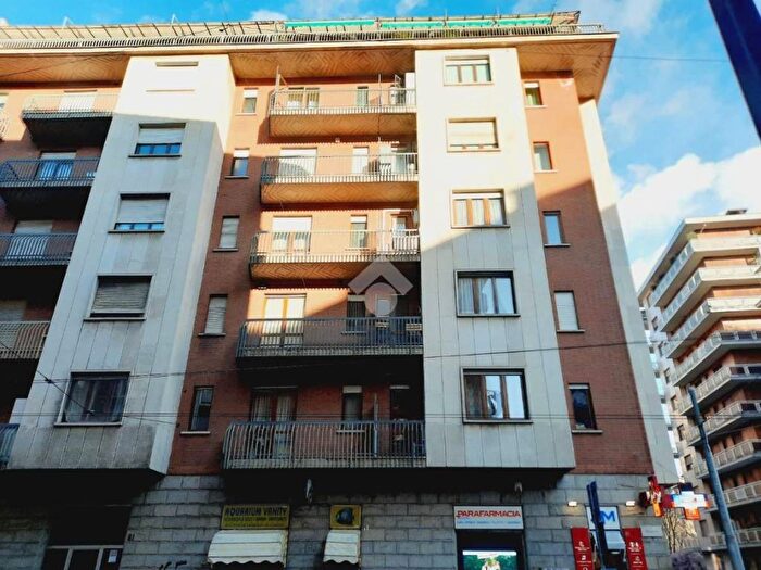 Appartamento trilocale in affitto in Via Genova, Nizza Millefonti, Torino