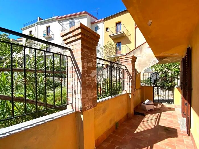 Appartamento trilocale in vendita in Via S Rocco, Fiumefreddo Bruzio