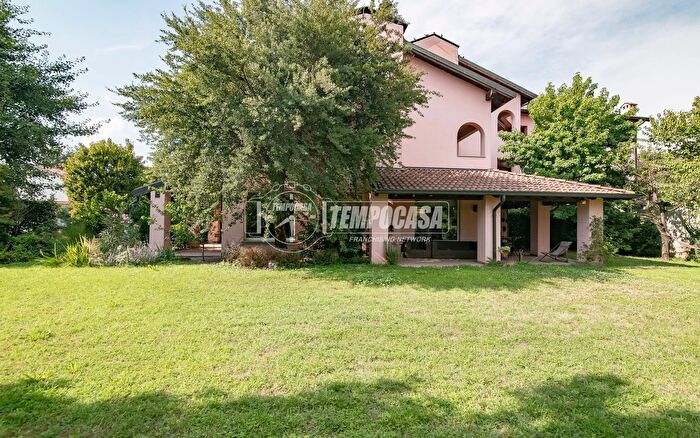 Casa trilocale in vendita in Via Acacie, Vaprio DAdda