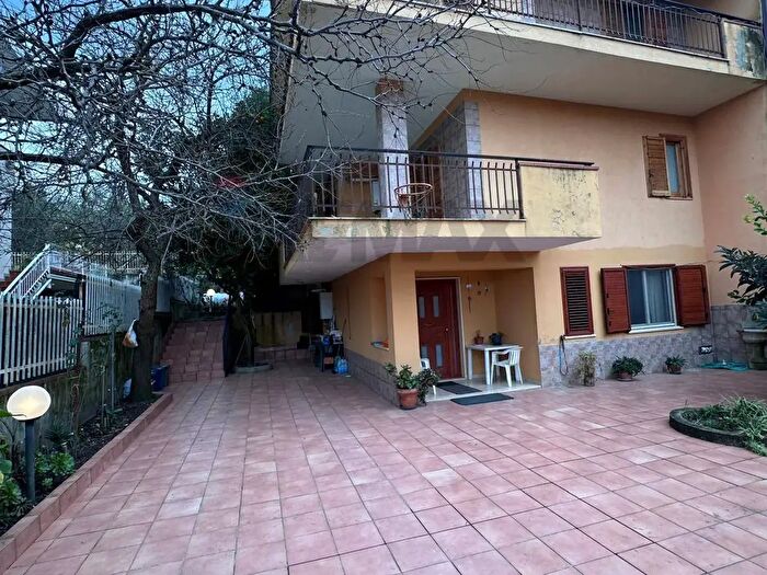 Casa con 7 locali in vendita in Via Pascaletti, Mendicino