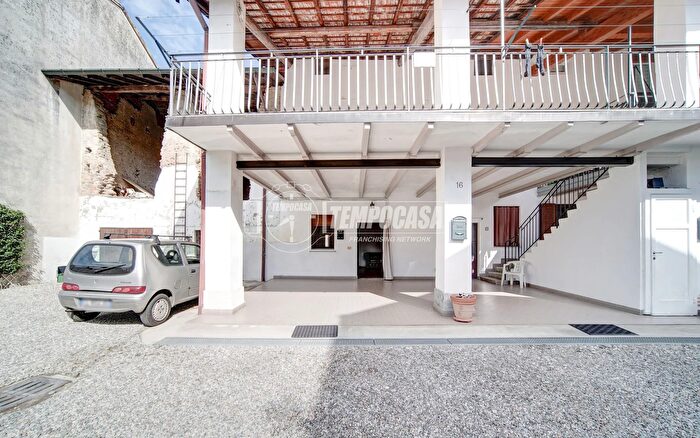 Appartamento trilocale in vendita in Vicolo Bardelli, Gazzada Schianno