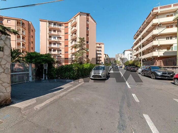 Appartamento con 5 locali in vendita in Via Rosso di San Secondo, Catania