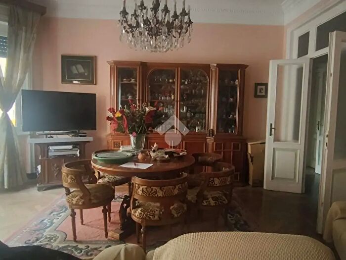 Appartamento con 6 locali in vendita in Via Antonio Crocco, Genova