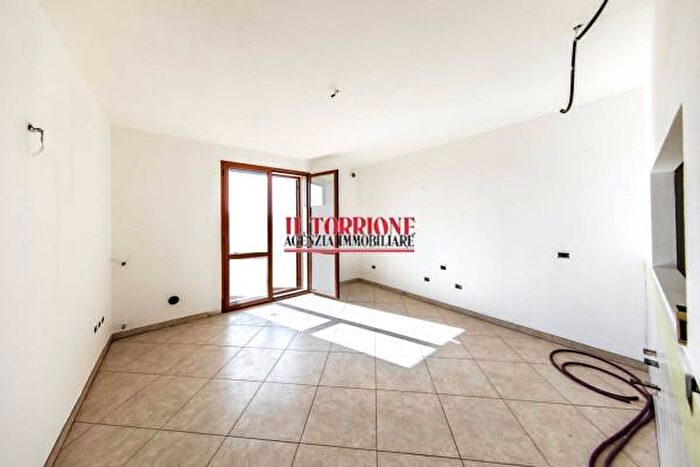 Appartamento trilocale in vendita in Via Liguria, Uzzano