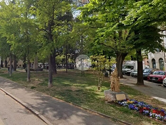 Appartamento trilocale in vendita in Piazza Pozza, Verona