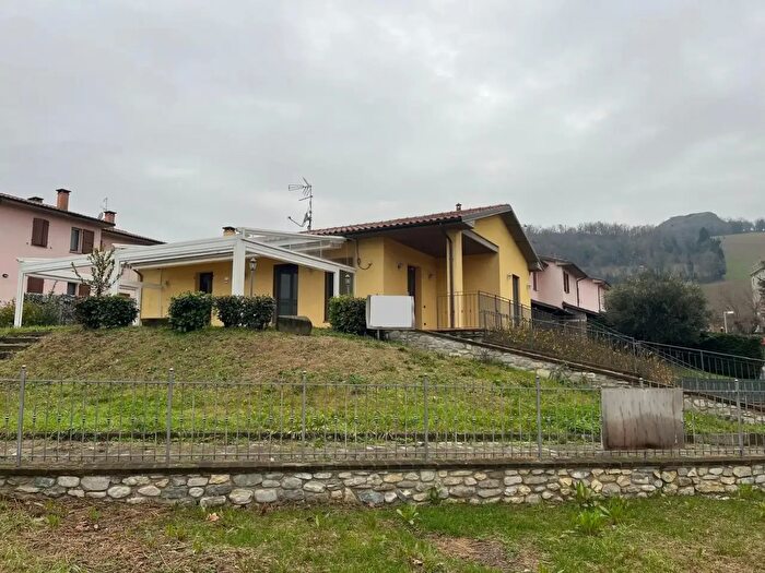 Casa con 10 locali in vendita in Via Leonardo da Vinci, Novafeltria