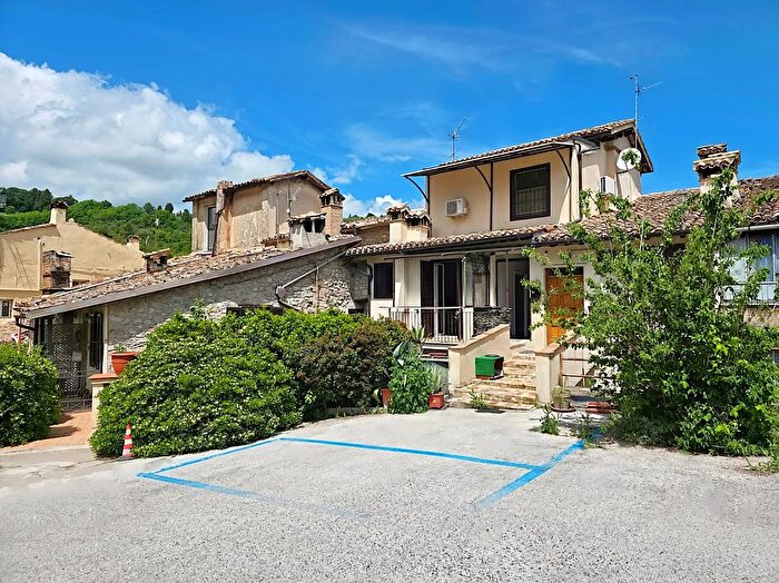 Appartamento quadrilocale in vendita in Via della Vigna, Spoleto