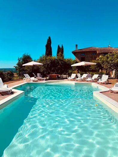 Casa con 12 locali in vendita in Castiglione Del Lago