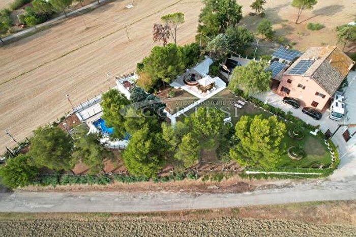 Appartamento con 6 locali in vendita in Contrada Barocco, Ostra Vetere