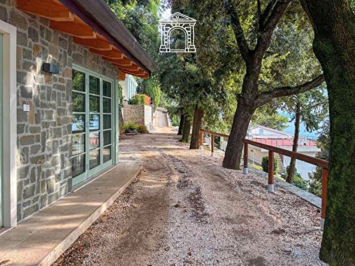 Casa trilocale in vendita in Strada Costiera, Trieste