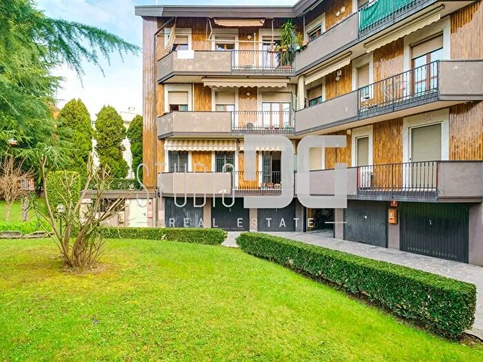Appartamento quadrilocale in vendita in Via Andrea Strada, Cesano Maderno