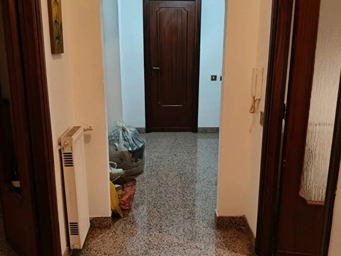 Appartamento trilocale in affitto in Via Cairate, Roma