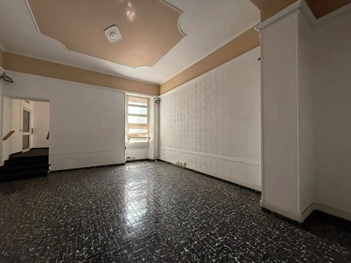 Appartamento quadrilocale in vendita in Via Cavour, Roma