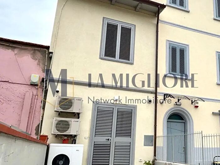 Casa quadrilocale in vendita in Via Roma, Prato