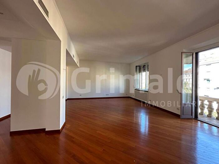 Appartamento quadrilocale in affitto in Viale luigi Majno, Palestro, Milano