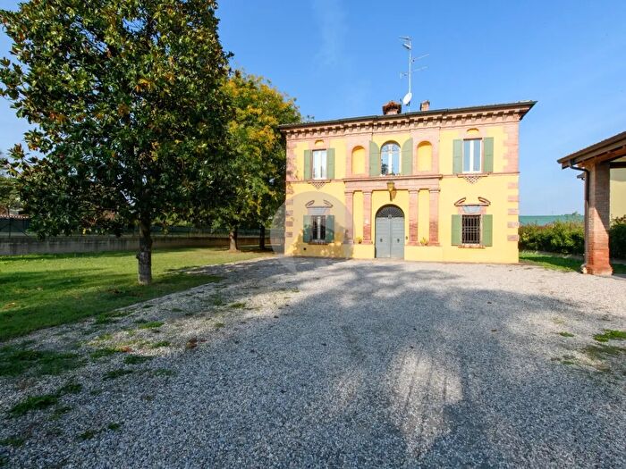 Casa con 18 locali in vendita in Via Prati Vecchi, Cavriago